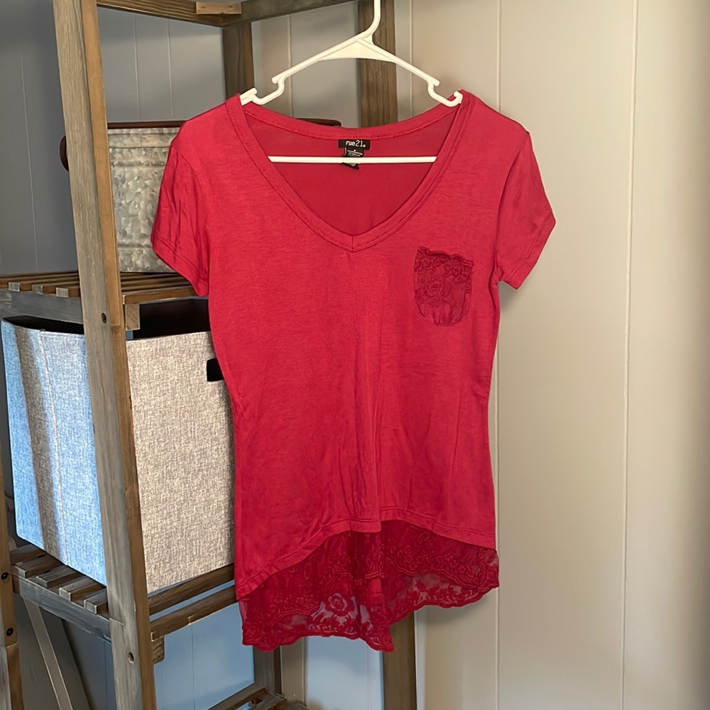 Womens short sleeve tee shirt. Size S